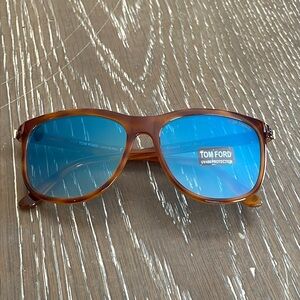 New Tom Ford sunglasses Fiona-02 TF 567 53X made in Italy